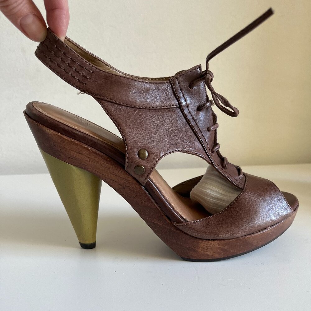 KG UK wooden green heels